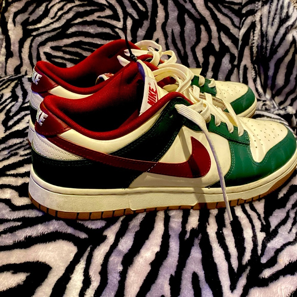 Nike Dunks size 9.5 men’s Gorge Green like new